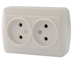 Lezard DEMET роз. ОУ 2 мест. 16А    бел. (основание PBT, корпус PC) 711-0200-128