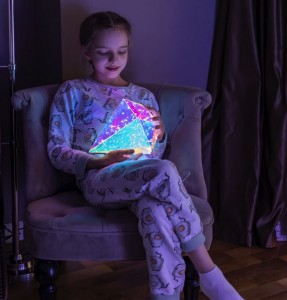 Uniel Фигура новогод. св/д "Брильянт" 16x22x22см 100LED 3xAA (не в/к) радужный ULD-R507 3АА DIAMOND